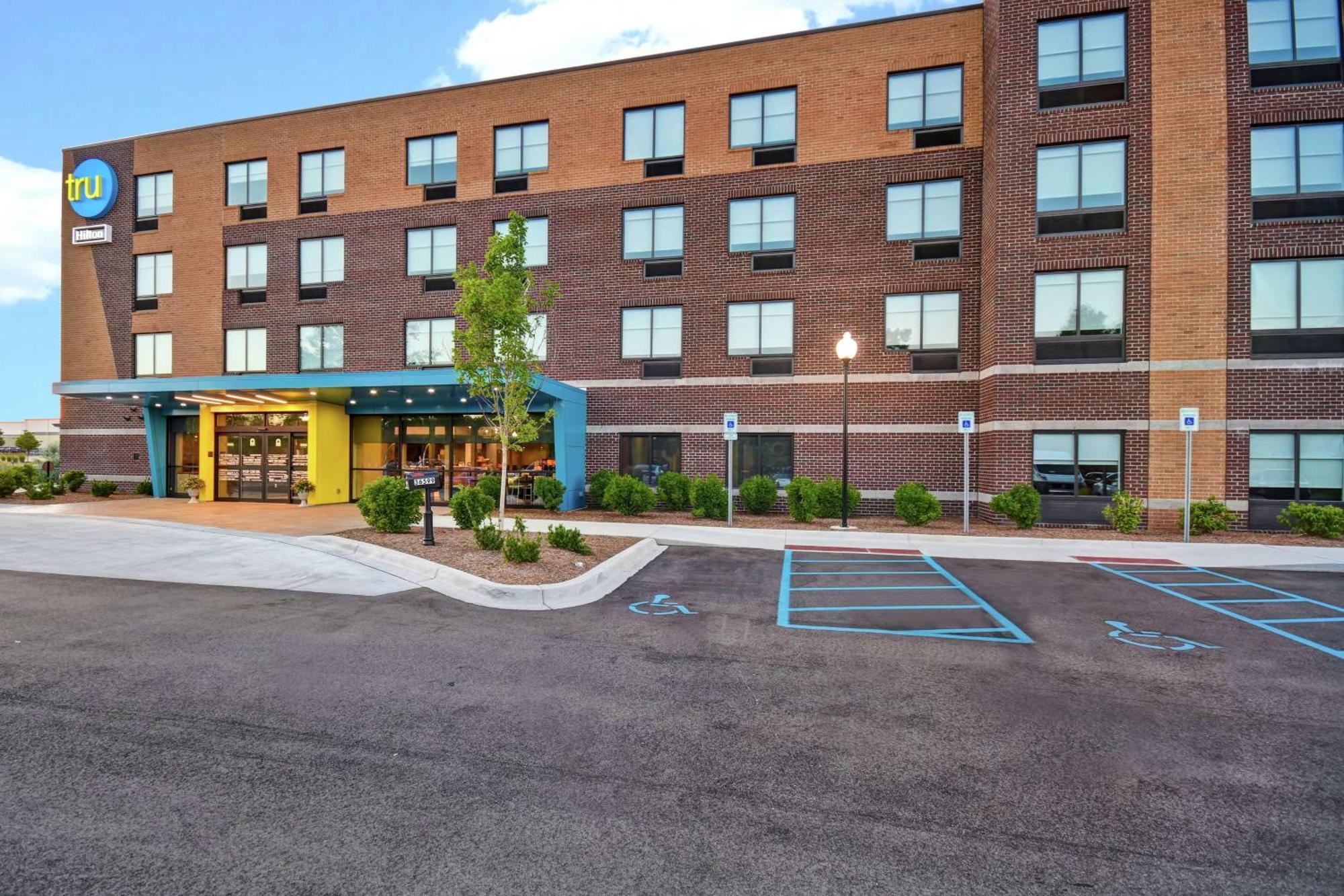 Tru By Hilton Sterling Heights Detroit Hotel Exterior photo